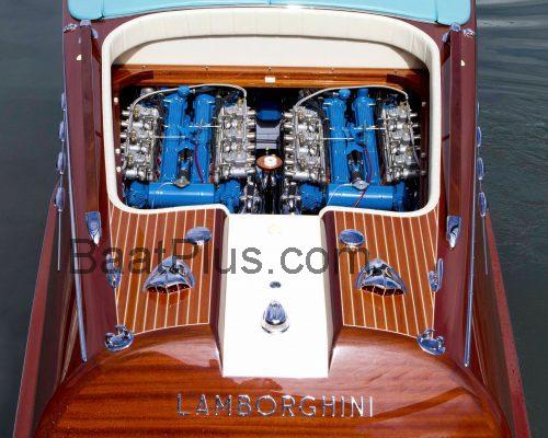 Riva V8 Spesifikasjoner og anmeldelser